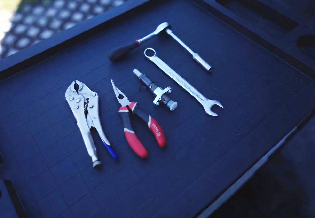 Jak wymienić wtryskiwacz paliwa w agregacie prądotwórczym Proton?